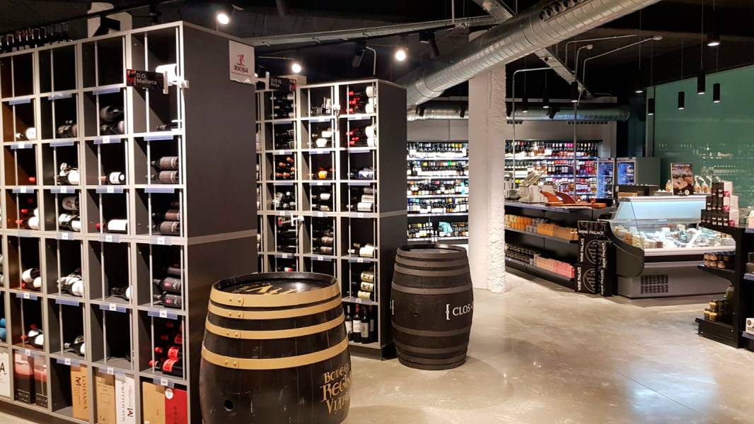 Vins, caves, destil·lats...tu tries i nosaltres t&#39;ho portem!