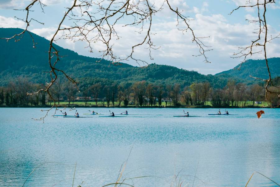 Foto: Activitats aquàtiques a l Estany de Banyoles