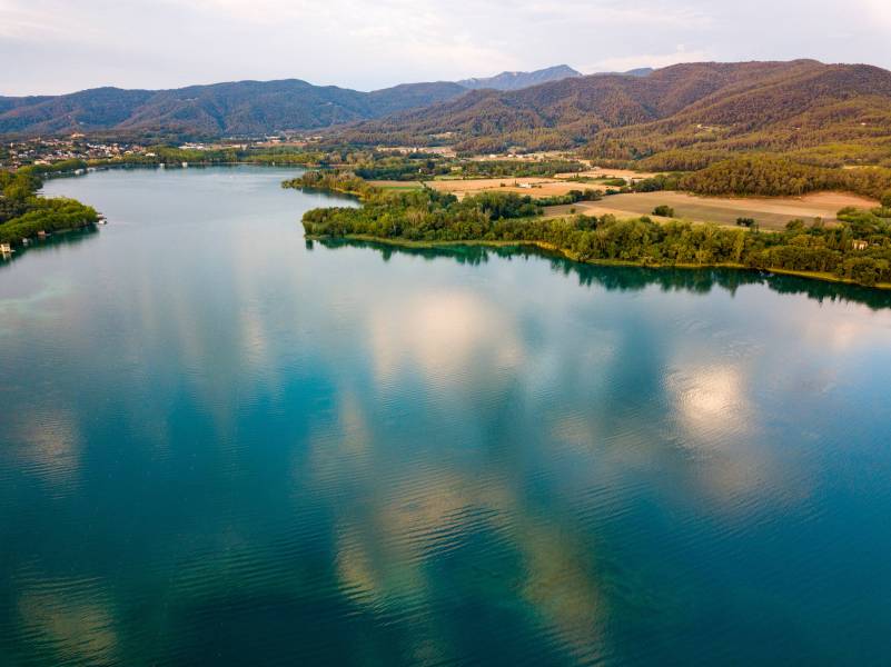 Foto: Vista aèria de l Estany de Banyoles