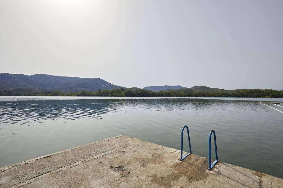 Foto: Zona de bany de l Estany de Banyoles