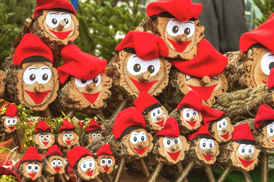 Where does the Tió de Nadal and Caganer tradition come from?