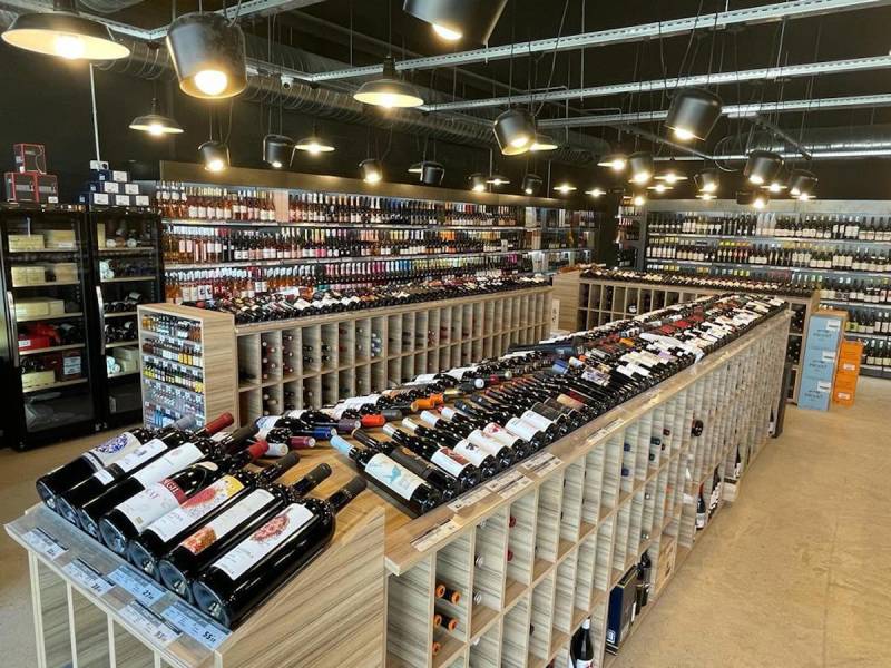 Vinos, cavas, destilados...tú eliges y nosotros te lo llevamos!