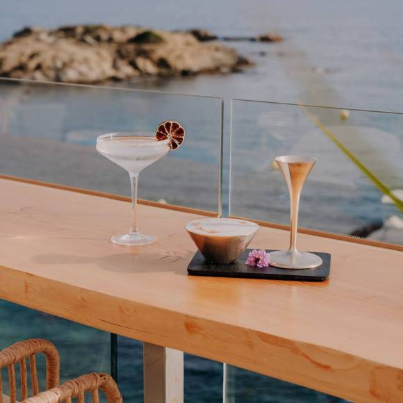 Photo: Blue Bar (Roses)