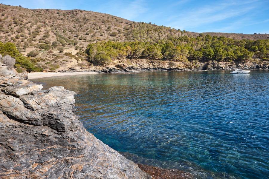 Photo: Cala Montjoi