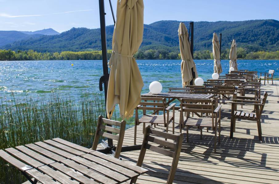 Foto: Banys Vells de l Estany de Banyoles