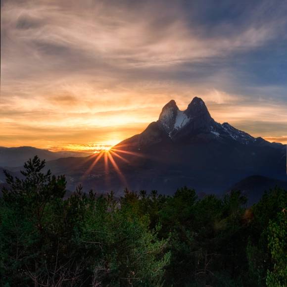 Pedraforca, much more than a mountain: routes, activities and places to discover