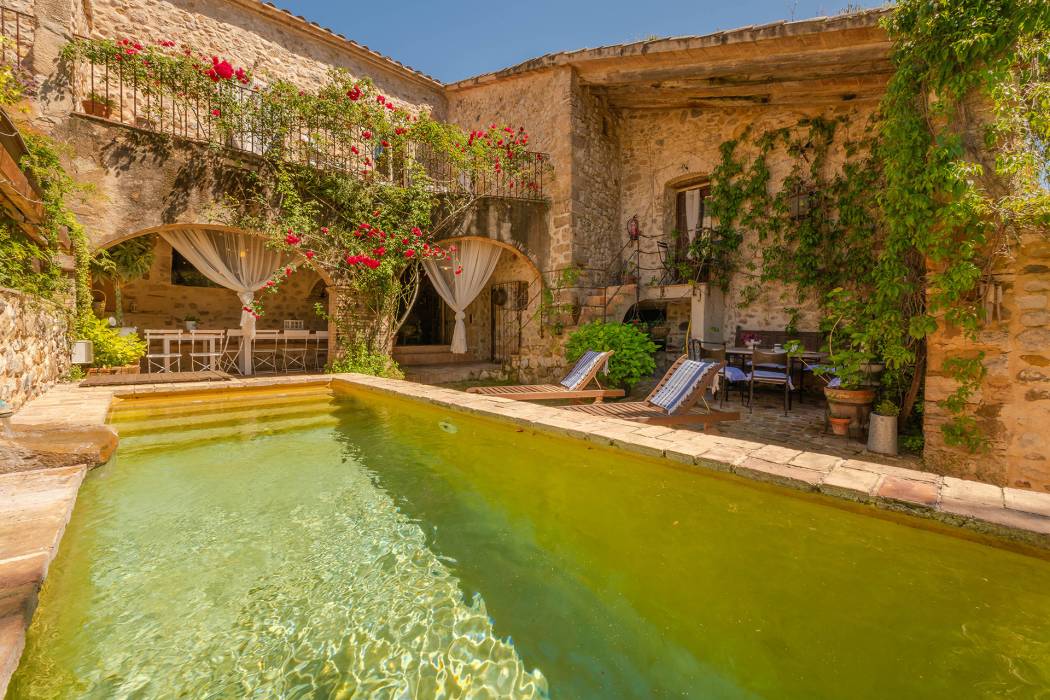 The best local charming houses Girona · Costa Brava · Catalunya