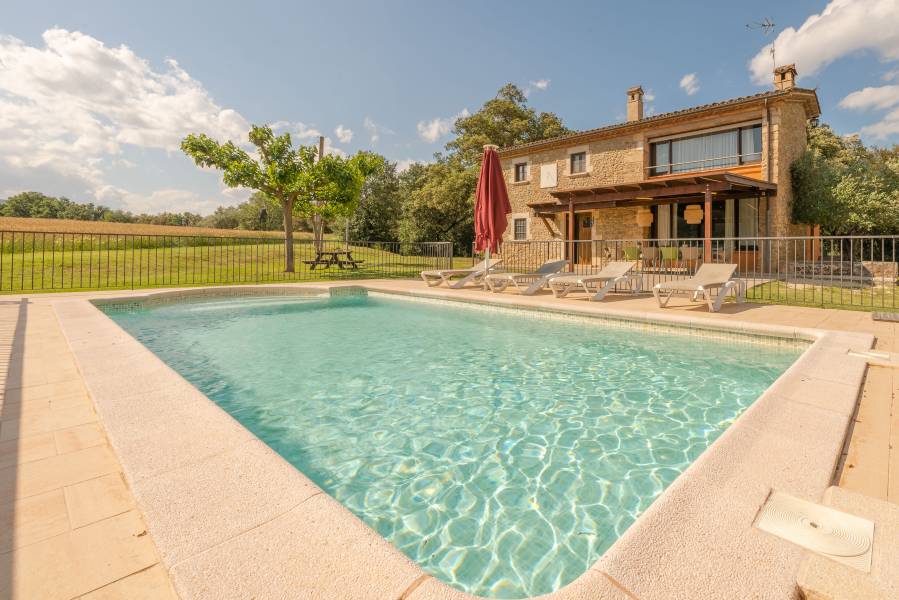 Holiday cottages in Camós