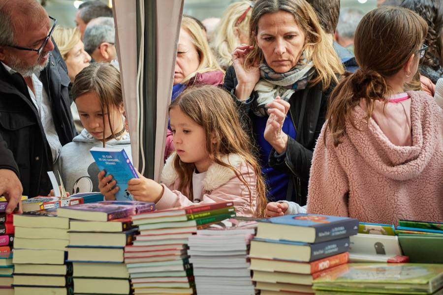 Photo: Journée de la Saint-Georges en Catalogne