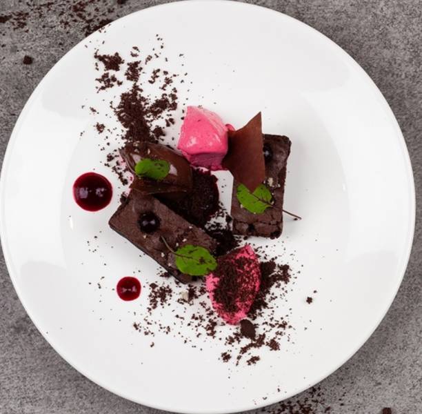 Customized kitchen during your stay