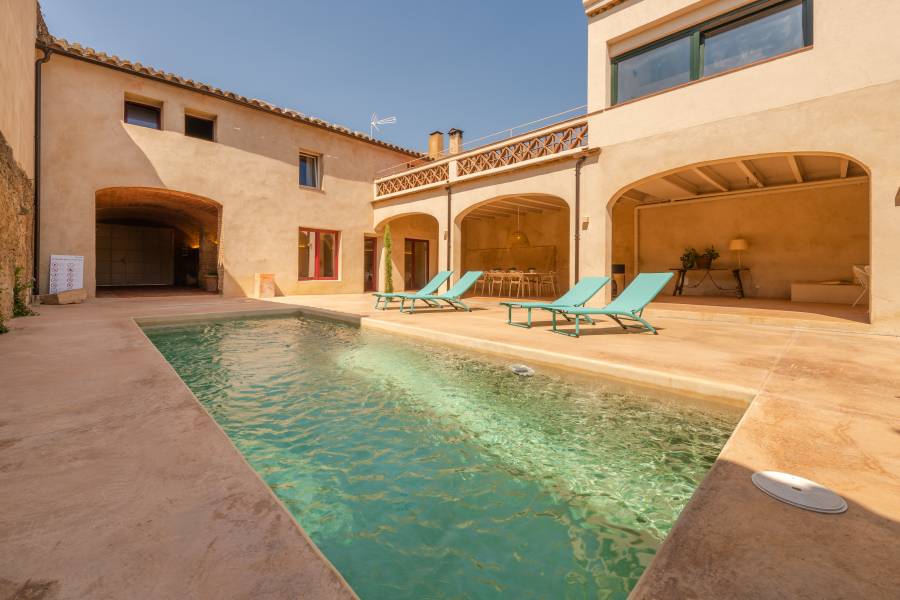 Vacation rentals in Pals