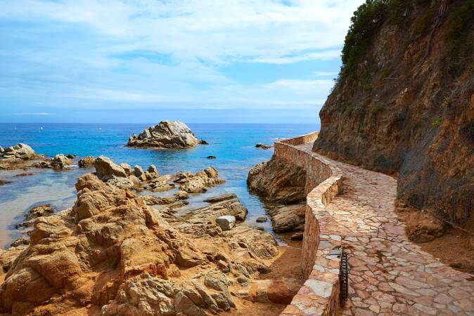 7 coastal footpaths along Costa Brava