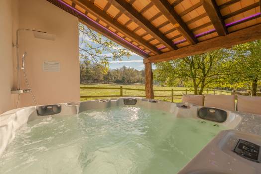Country houses with jacuzzi in Girona